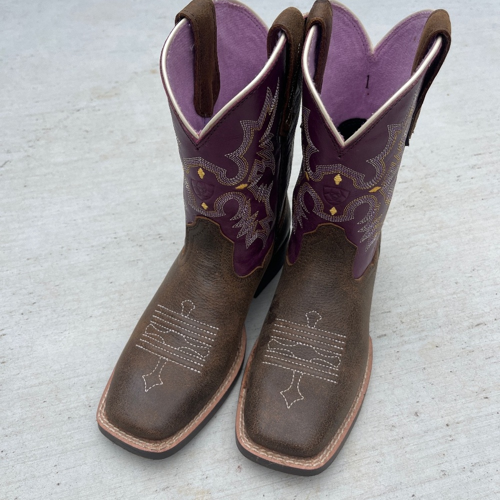 Brand new size 1 Ariat square toe girls boots